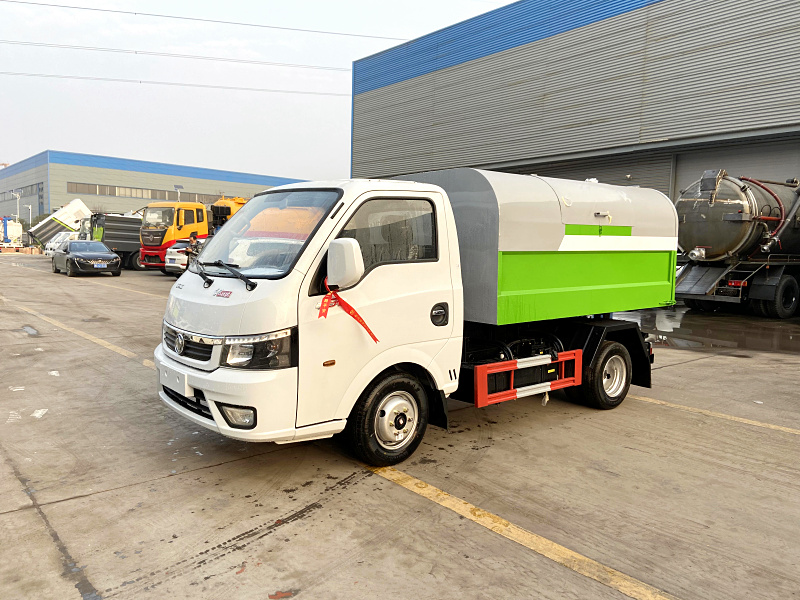 3方东风途逸密封厢式垃圾车