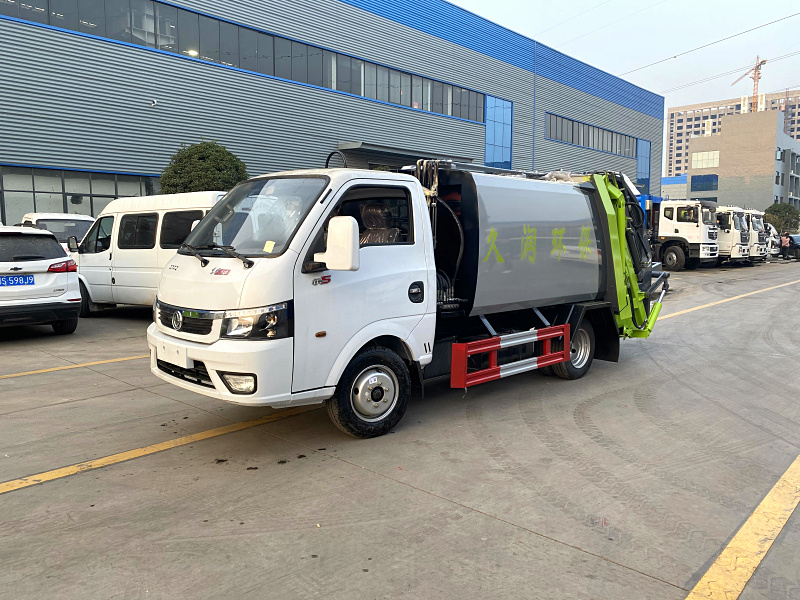4方压缩垃圾车（东风途逸）