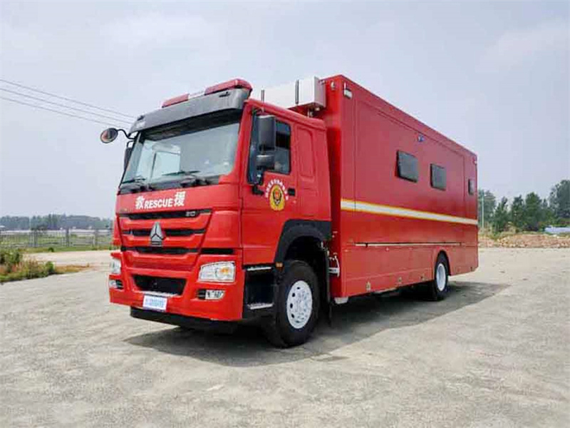 重汽豪沃28人双拓展宿营车