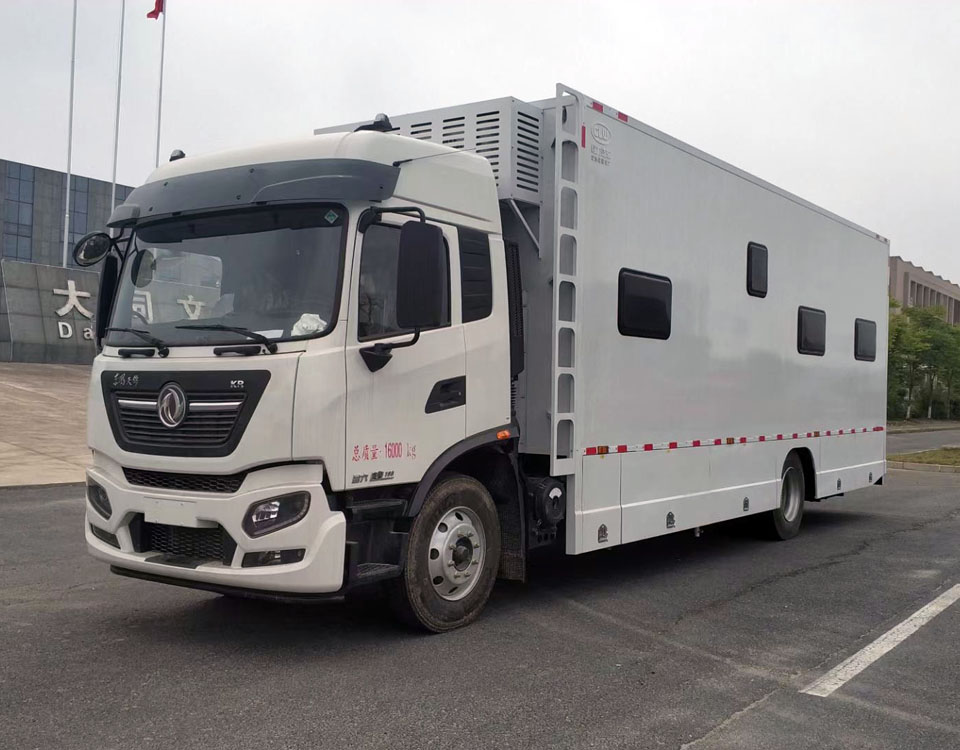 东风天锦宿营车24人双面扩展